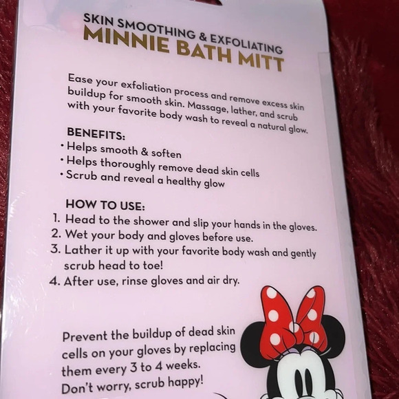 The crème  shop skin smoothing Minnie Mouse Bath Mitt - Picture 6 of 8